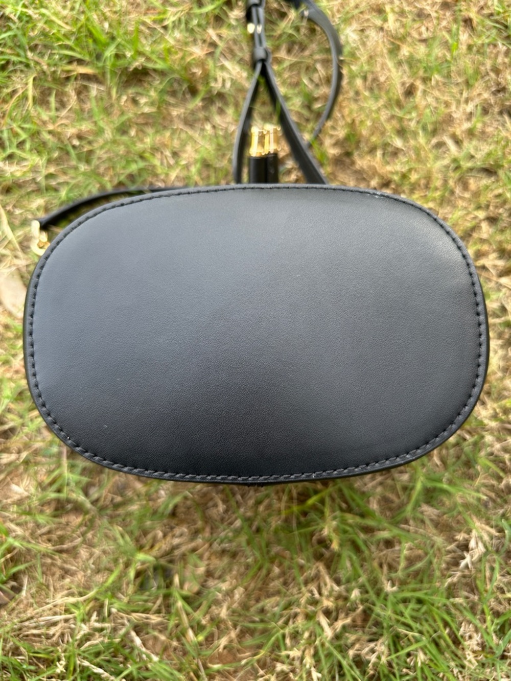 Michael Kors Devon Medium Bucket Bag in black pebbled leather black - Picture 15 of 15